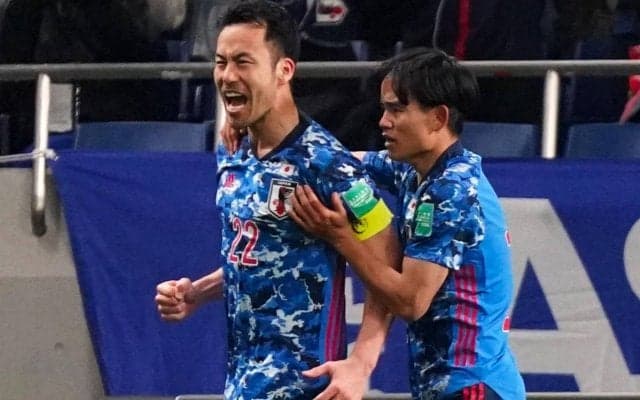 「超感動的」「貴重な一枚」吉田麻也＆久保建英がレジェンドと肩組み3ショットが話題！ 久保「最高な時間でした」