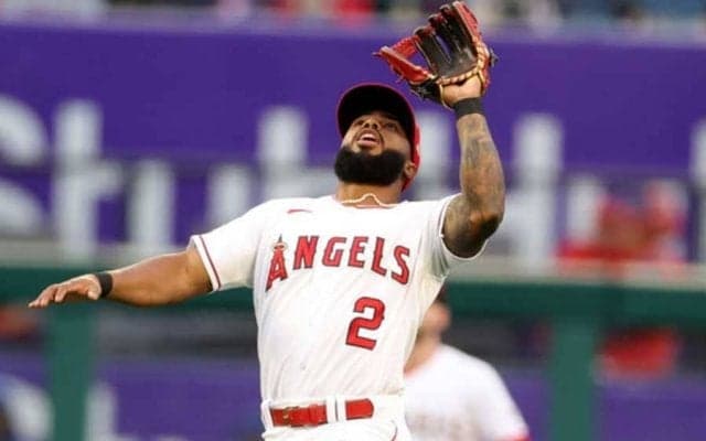 【MLB】怠慢守備の三塁手が「謝罪してきた」　ネビン監督が引き締め「ミス犯せない」