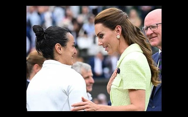 準Vに涙 キャサリン妃がハグ