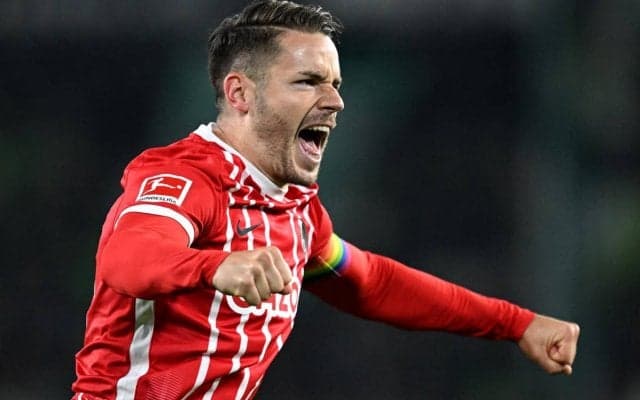 堂安のフライブルクに痛手…主将DFギュンターがプレシーズン初戦で右前腕骨折、手術を受けてしばらく離脱へ