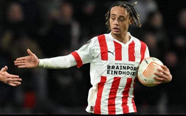 シャビ・シモンズがPSG復帰へ、PSVが移籍手続きによるキャンプ離脱を発表