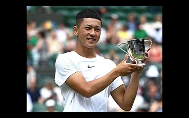  17歳V「シャンパンではなく炭酸水」 