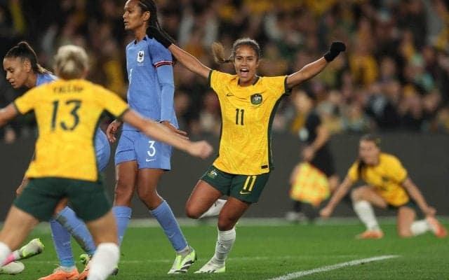 W杯開催国オーストラリアが歴代最多5万人超えの前でルナール監督率いるフランスに勝利！開幕戦は8万超えとも