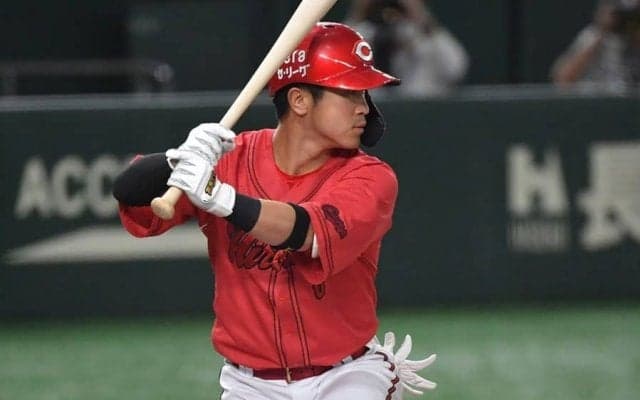 笑顔の始球式が暗転…顔面蒼白で即謝罪　“打者直撃”に騒然「死球式はマズいですよ」