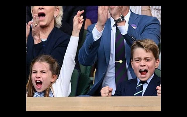  王子と王女が決勝で熱烈応援 