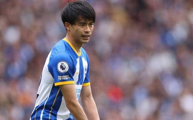 「三笘さん大人気」アウェイユニに続いて三笘薫がメインモデルに起用！ブライトンが新ユニフォームを発表「シンプル！」