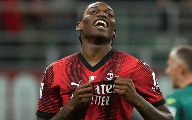 「新シーズンが待ちきれない」　ミランの新たな背番号「10」レオンが抱負、ユニフィームも爆売れ！