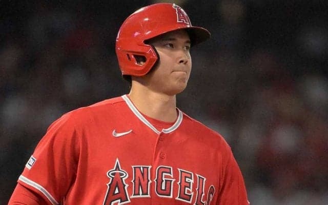【MLB】歓喜のエ軍ロッカーで無表情の大谷翔平　3戦連発35号＆サヨナラも…本当に求めるもの