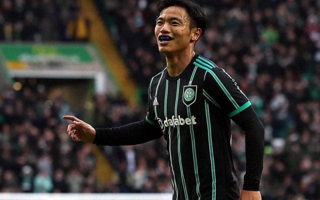 「指紋みたい」「迷彩柄かと思った」セルティックの3rdユニフォームは音波をイメージ！去就注目の旗手怜央もモデルに起用