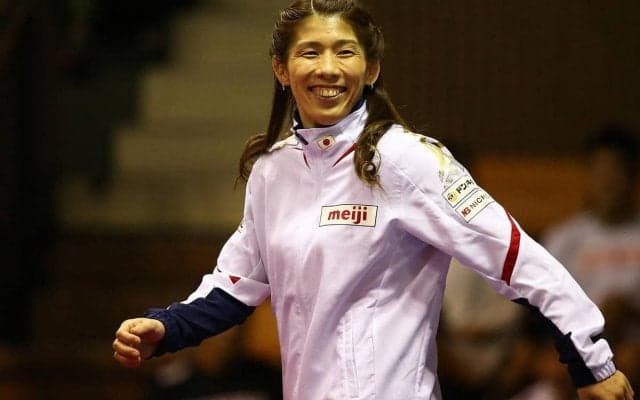 「蹴るごとに威力増してない？」「飲み込みはや！」吉田沙保里さんが元日本代表FWの指導で強烈シュート連発！「即日本代表入りしそう」