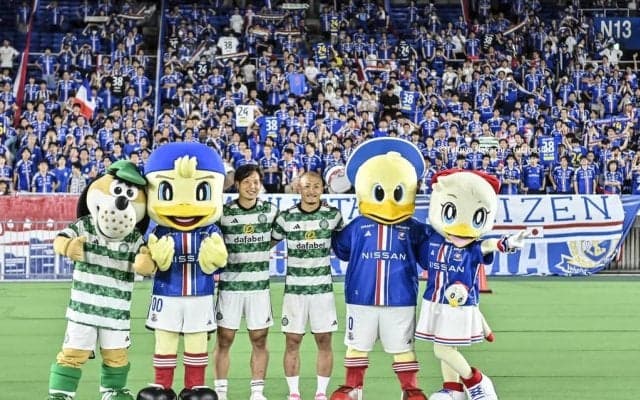 「またチューしてる!!」横浜FMとセルティックの試合後の「恒例キス場面」にサポーターが感涙！「まだ遠距離恋愛は続いとったんか」と懐かしの光景にコメント続々