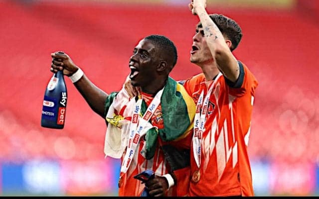 PL初昇格のルートン、昨季レンタルで加入したナカンバを完全移籍で獲得！