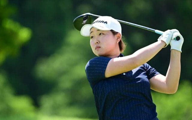 【女子ゴルフ】黄金世代の小滝水音が単独首位に浮上、1打差に吉田優利　大東建託・いい部屋ネットレディス2日目