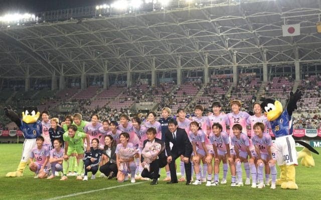 渡辺直美さんも特別背番号ユニフォームでなでしこへエール！カタールW杯では長野風花と観戦の縁も「風花ちゃん、がんばれんこんだよ」