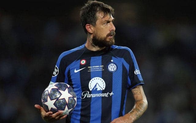 リーダー格が続々退団のインテルだが…35歳アチェルビの言葉が頼もしい 　「昨季の経験をベースに互いを助け合う」