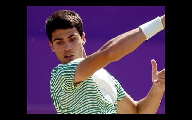 強烈ショットにボールボーイ唖然