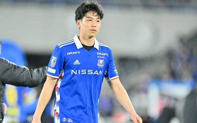 「金髪似合う！」横浜FMのDF角田涼太朗が「金髪×マンチェスターCウエア着用姿」公開！「イケメンパワーって凄いな。着ているものが映える」と絶賛の声