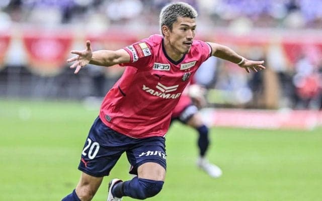 「めちゃくちゃいい写真」広島移籍のFW加藤の香川・清武らとの「お別れ私服ショット」が「泣ける」と大反響！「この3人に送り出されるなんて幸せ」の声