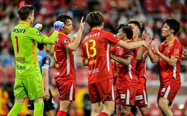 「沖縄の観光パンフレットですか」J1名古屋の2選手が公開した「カラダの厚みがスゴい2ショット」が話題に！「映画化決定レベルなんだけど」と絶賛されたやり取りにもファン感動