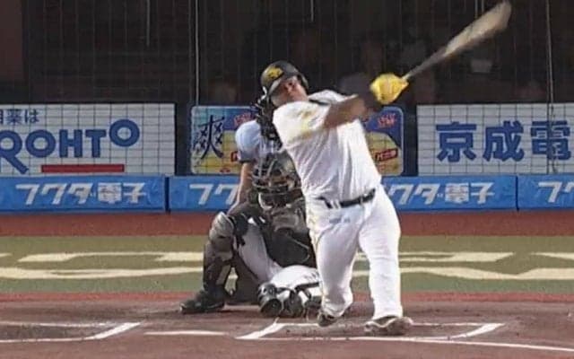 10連敗中の鷹、アストゥディーヨが1号逆転2ラン　84試合目で…待望の助っ人初アーチ