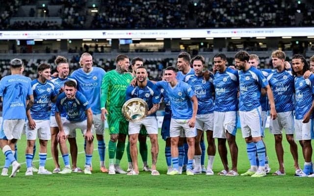 「外見だけなら兄弟だよなw」横浜FM監督とマンチェスター・シティ監督の出会いに驚き広がる！「仮面ライダー1号2号みたいに 腕のラインで見分けてます」などの声