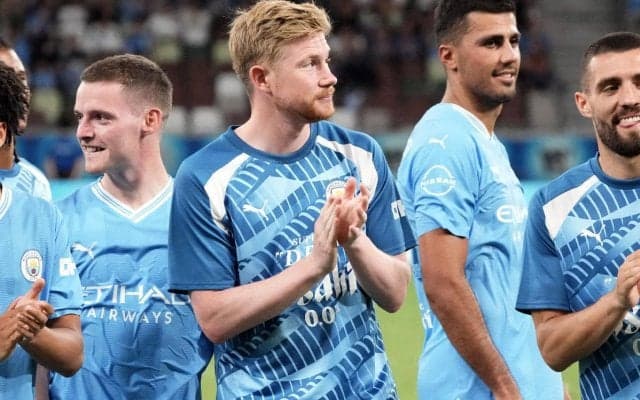 「ナイスリアクションだ」デ・ブライネのファンサービスに日本の学生たちが大興奮！「一生の思い出になるだろう」