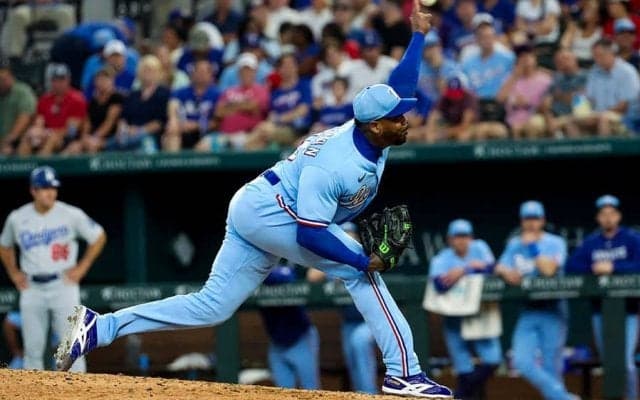 【MLB】35歳が“166キロの変化球”　捕手も必死…人類最速左腕が「打てるわけない」