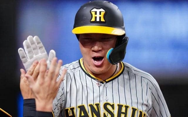 「涙が止まらん」　ヘルメットを天に…横田さんに捧げた逆転アーチが「美しすぎるわ」