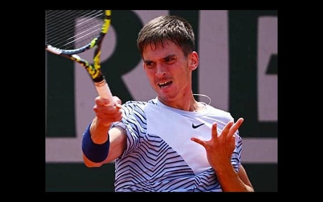  17歳新星が快勝 ツアー初8強 