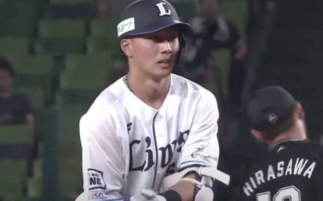 投ゴロがまさかの二塁打に「中々に珍しい」　ボールは外野転々…“目を疑う一打”に仰天
