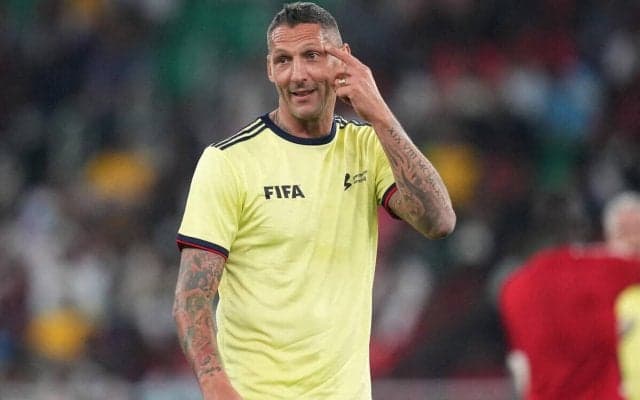 たこ焼きを手で鷲掴み…元“悪童”マテラッツィが大阪を存分に観光！クレーンゲームではナイスなリアクションも披露