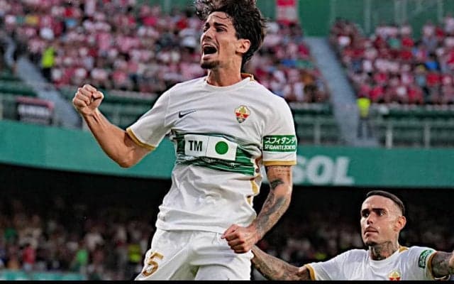 ベティス、バルセロナからMFコジャードとDFリヤドの2選手を獲得！