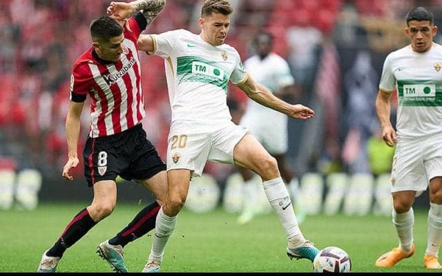 昇格グラナダ、エルチェ退団のMFグンバウを獲得