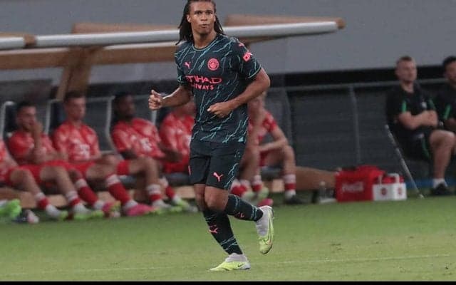 「やっば…」シティDFアケが日本の人気女性DJと共演！アサヒスーパードライとのタイアップで実現「Licaxxxやん」