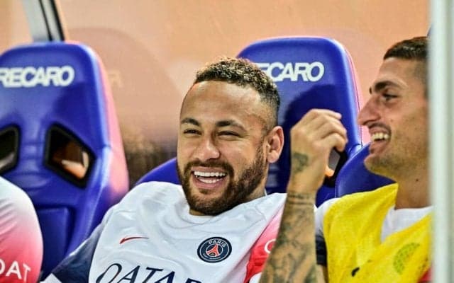 「ネイマール選手を満喫？」C大阪-PSGの試合後に行われたC大阪選手による「ネイマールと記念撮影会映像」が大反響！「可愛いの渋滞」「みんなサッカー少年」の声