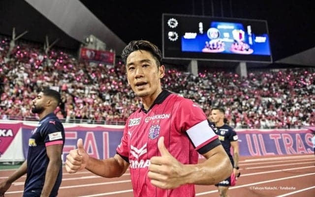 「バケモンやん」香川真司がPSGから奪った決勝ゴールが「ドンナルンマに触らせない神コース」と大絶賛！ イタリア代表GKも成す術なしの得点に「まだワールドクラスやろ」の声