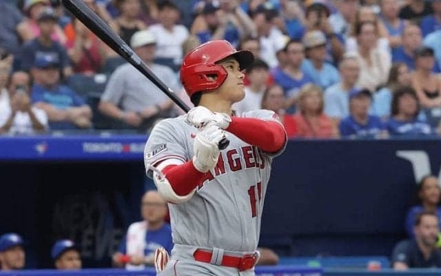 驚異の2試合連続弾！ Wヘッダーの疲れを感じさせない大谷翔平に米記者も唖然「オオタニを表現する言葉は尽きた」