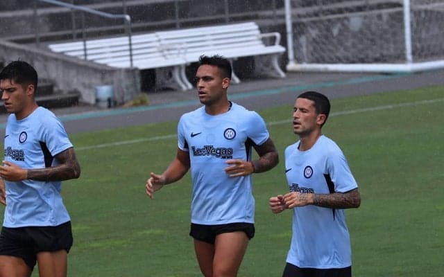 インテルが都内で公開練習、エースFWラウタロは即席サイン会の“神対応”　8月1日には強豪PSGと対戦へ