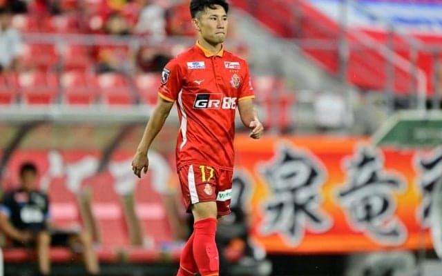 「スタバでポケカやってんの可愛いｗ」森下龍矢など名古屋の選手らが”ポケカ”を開封する様子が話題に！「メンツ面白い笑笑」「こんなん、二度見する」などファンも反応