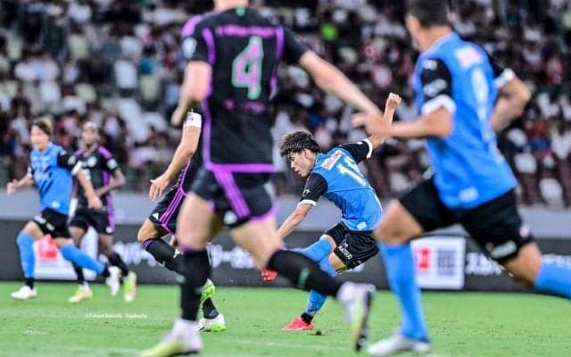 「パンチ力はバルベルデ目指せる」バイエルンゴールを襲った川崎・瀬古のミドルシュートに「止められたけどえっぐい」と称賛の声！ スイス代表GKが好セーブ