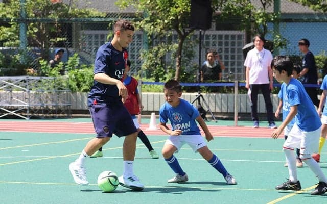 パリ・サンジェルマンがサッカー教室開催　スペイン代表MFや守田英正の“元相棒”が熱血指導　8月1日にはインテルと対戦