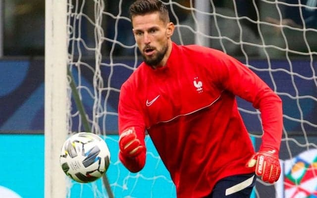 サレルニターナ、リールを退団した元フランス代表GKコスティルを獲得