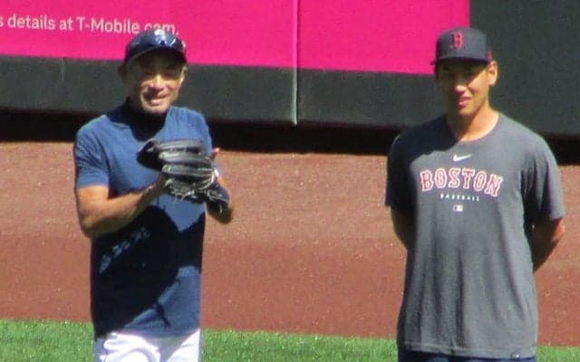 【MLB】イチロー氏に“ガチガチ”「かわいい…」　吉田正尚がレジェンド2Sで「ちっちゃくなってる」