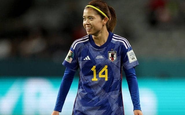 「激アツ」「どっちも可愛い」長谷川唯の“激レア”スペイン代表ユニフォーム姿が話題！ イニエスタにも例えられるボンマティの日本代表ユニも話題「なんかエモい」