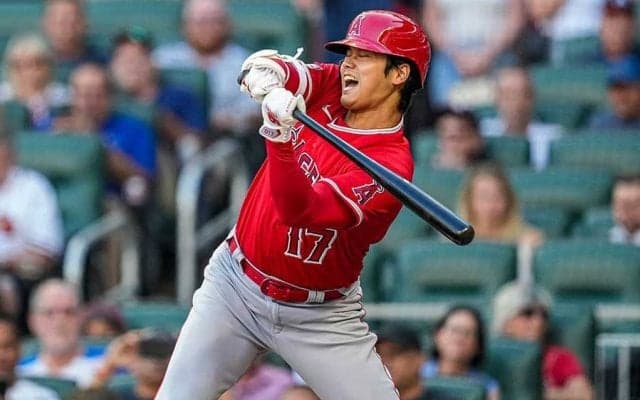 【MLB】大谷翔平、投球が顔付近に「危ないよ！」　思わず絶叫→笑顔…ファンもヒヤヒヤ