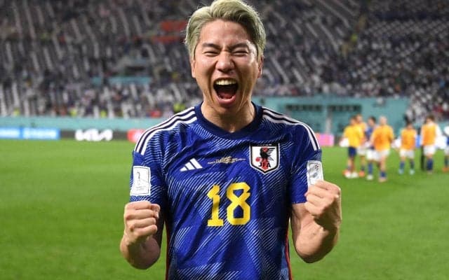 「オシャレ王子」浅野拓磨のデニムオンデニムが話題！オシャレ上級者コーデのオフショットに「モデルかと思いました」