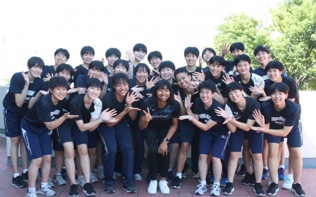 日本代表の宮部愛芽世（東海大）が教育実習生として母校・金蘭会高を指導 インターハイへ 「日本一になる力は十分ある」とエール