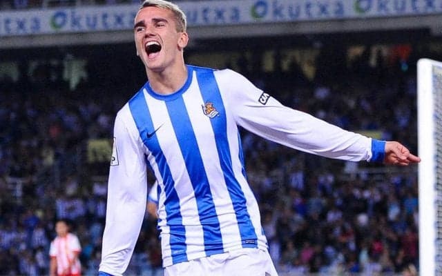 「泣けてくる」ソシエダがなぜか子供用のユニフォームをグリーズマンにプレゼント？古巣との素敵な関係性に脚光「いつまでも君のホームだ」