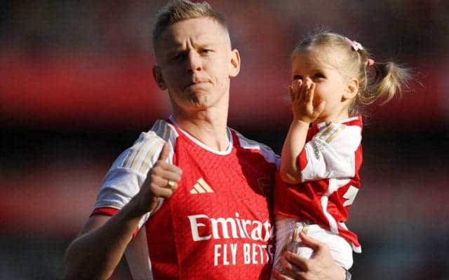 「おめでとう」の声続出！ジンチェンコに第2子が誕生、妻と生まれたばかりの次女との3ショット公開に元チームメイトも祝福