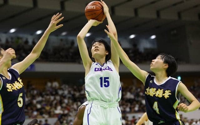 桜花学園の白石弥桜、大会途中から先発を担い大型センターと対峙…悔しさを糧にさらなる成長を